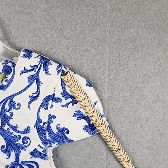 Blue and White Patterned Women's Top Capped Sleeve Gianni Bini Size XS - Picture 8 of 8